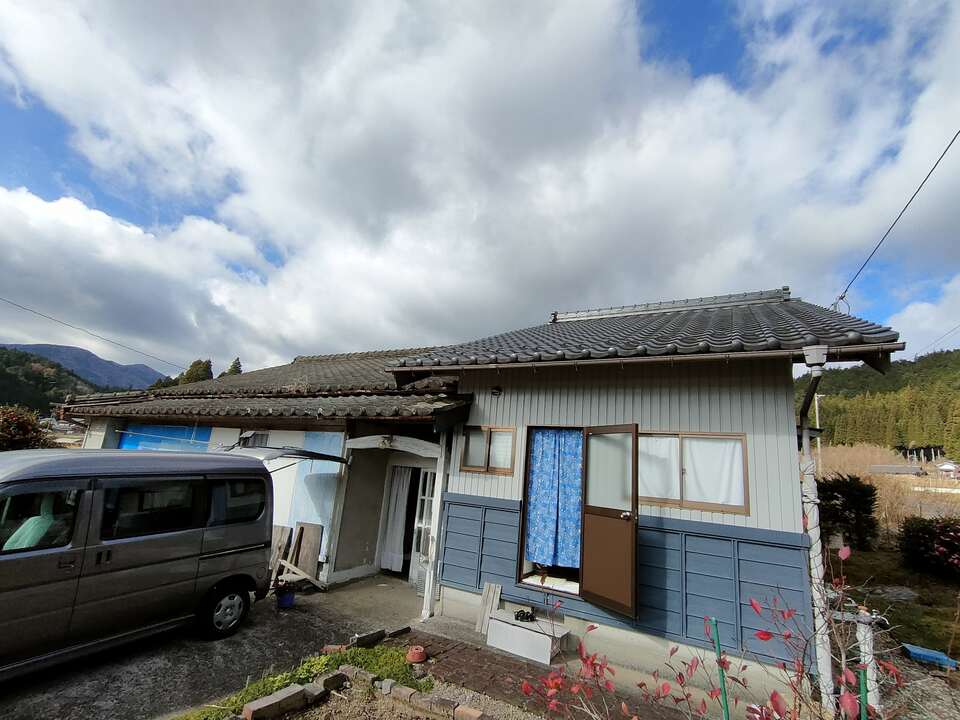 周囲が開けた平屋の物件の写真
